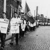„Kampf dem Atomtod“-Demonstration der hessischen Naturfreundejugend nach Offenbach (1959).